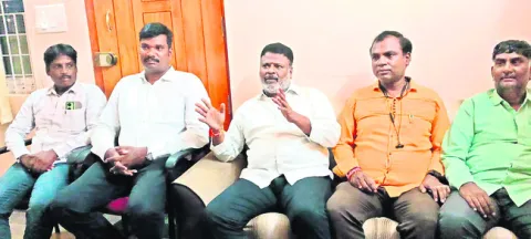 ఫీజు బకాయిలపై పోరుబాట 