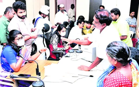 అర్జీల పరిష్కారంపై దృష్టి పెట్టాలి 