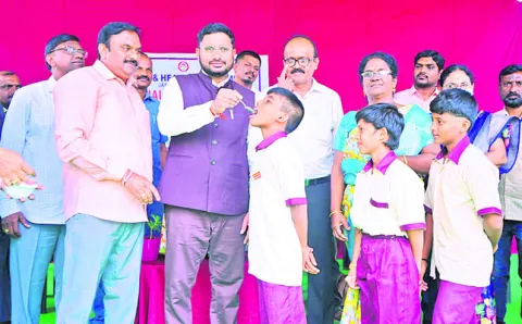 ఆల్బెండజోల్‌తో నులిపురుగుల నివారణ 
