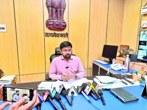 అక్రమ వసూళ్లు రూ.16.40 లక్షలు