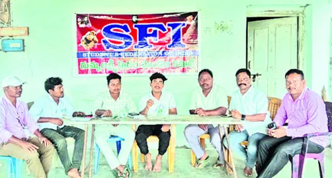 విద్యార్థుల హక్కులను హరిస్తే ఊరుకోం 