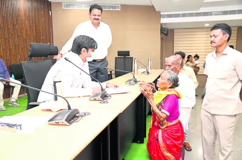 ప్రజా ఫిర్యాదులు సత్వరమే పరిష్కరించాలి
