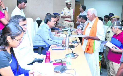 ప్రజావాణికి అధికారులు హాజరుకావాలి