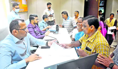 కలెక్టరేట్‌ పీజీఆర్‌ఎస్‌కు 313 వినతులు 
