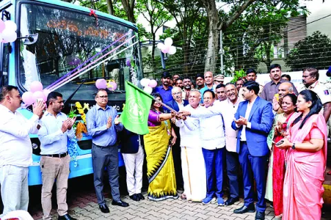 మెట్రో ఫీడర్‌ బస్సు సర్వీసులకు శ్రీకారం 