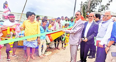 గిరిజనుల ఆలోచన విధానం మారాలి 