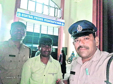 12 ఏళ్లుగా కళ్లు గప్పి.. ఎట్టకేలకు చిక్కి!