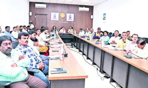 అధికారులు అప్రమత్తంగా ఉండాలి