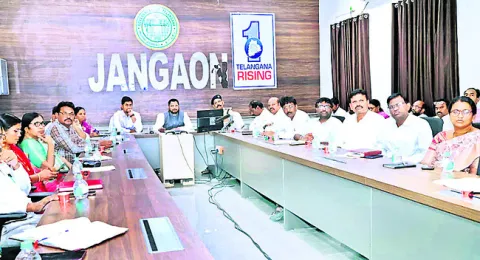 అత్యవసరమైతేనే బయటకు రండి