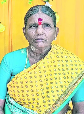 ●వృద్ధురాలు సైతం..  
