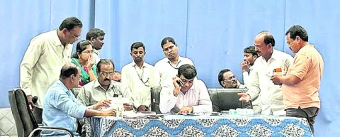 ఆసక్తి అంతంతే!