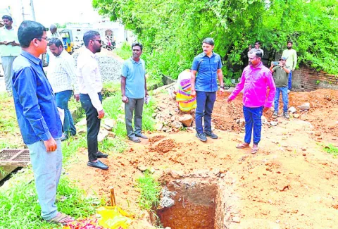 గడువులోపు ఇందిరమ్మ ఇళ్లు పూర్తిచేయాలి