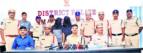 చైన్‌ స్నాచర్ల అరెస్ట్‌