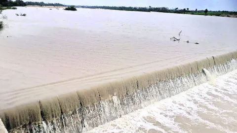 అధికారులు అప్రమత్తంగా ఉండాలి