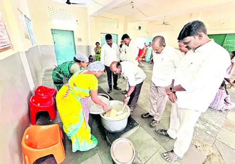 గురుకుల వ్యవస్థను ప్రభుత్వం నిర్వీర్యం చేస్తోంది