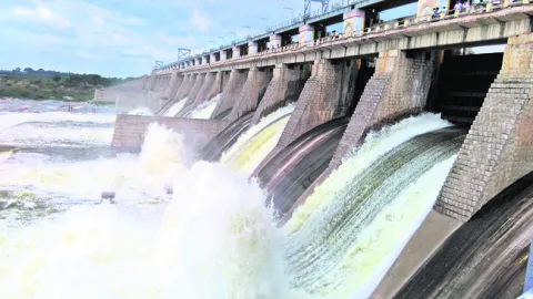 నాలుగు గేట్ల ద్వారా మూసీ నీటి విడుదల 