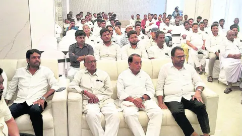 ప్రజాస్వామ్యాన్ని కాపాడుకోవాలి
