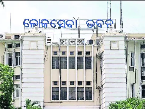 అధికారుల పనితీరుపై నిఘా