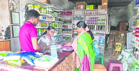 యూరియా పక్కదారి పట్టొద్దు 