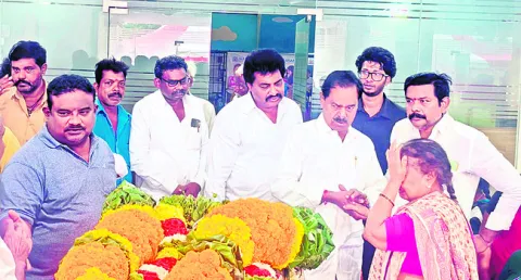 మాజీ ఎమ్మెల్యే చెంచురెడ్డికి నివాళి