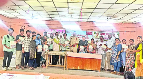 విద్యాహక్కు చట్టాన్ని అమలు చేయాలి 