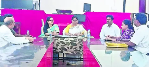Pre-sitting Lok Adalat with lawyers