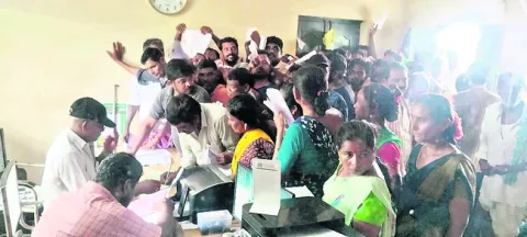 యూరియా కష్టాలు తీరవా?