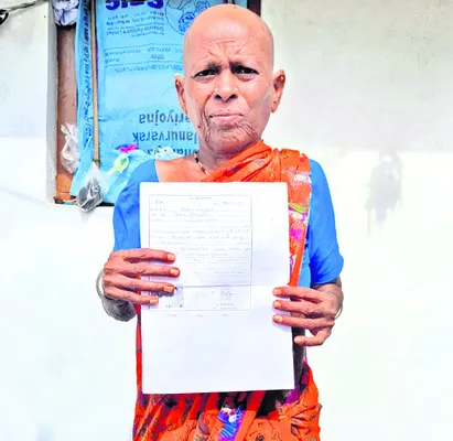 కేన్సర్‌ పేషంట్‌ను..  గోలీలకూ డబ్బుల్లేవు.. 
