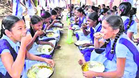 సమ్మెలోకి కేటరింగ్‌ కాంట్రాక్టర్లు