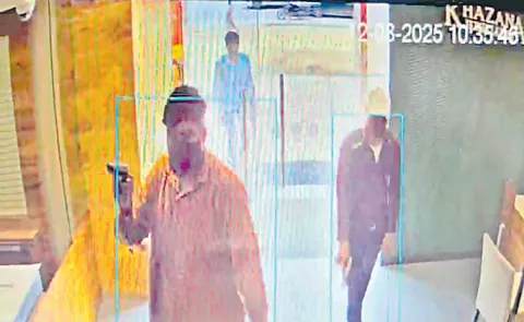 Theft at Khajana Jewellery in Chandanagar