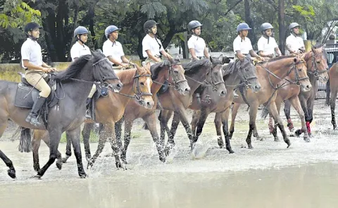 10 Women Constables Join Mounted Police Wing15