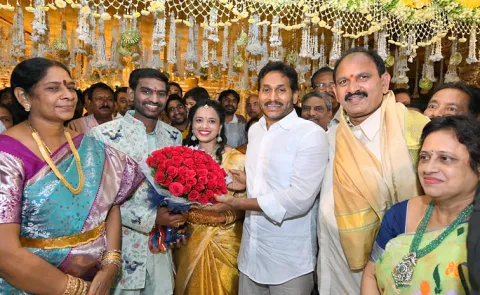 Ys Jagan Attended Puppala Vasubabu Daughter Wedding Ceremony