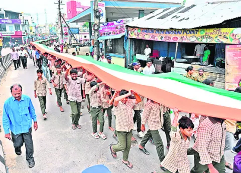 దేశాభివృద్ధిలో భాగస్వాములుకావాలి 
