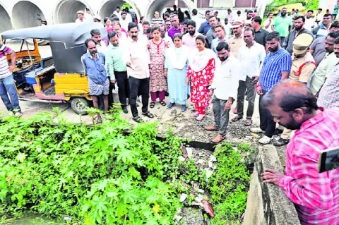 నాలాలు కబ్జా చేస్తే కఠిన చర్యలు