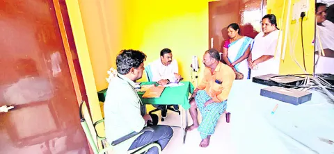 వైద్యసిబ్బంది అందుబాటులో ఉండాలి