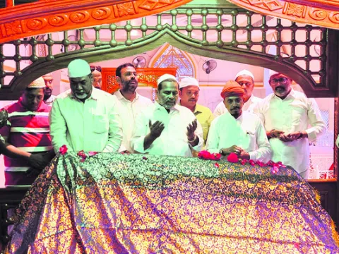 ఎంపీ మిథున్‌రెడ్డి విడుదల కోసం పెద్దదర్గాలో ప్రార్థనలు