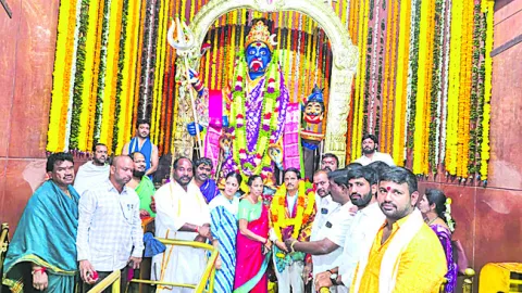 మైసిగండిలో ఎమ్మెల్యే పూజలు 