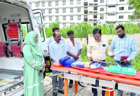 ప్రజలకు ఎల్లప్పుడూ   అందుబాటులో ఉండాలి
