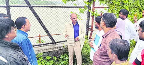 వర్షాలతో అప్రమత్తంగా ఉండాలి 