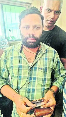 విజిలెన్స్‌ వలలో సీహెచ్‌సీ ఆరోగ్య కార్యకర్త 
