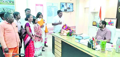 కలక్టర్‌ దృష్టికి డొంగిరియాల సమస్యలు 