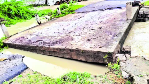 కూలిన