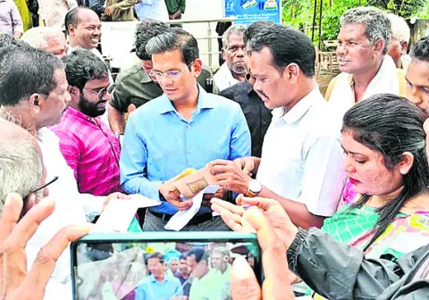 కాఫీ శుద్ధి కర్మాగారాన్ని తరలించొద్దని వినతి