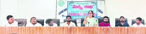 గిరిజనులు ఆర్థికాభివృద్ధి సాధించాలి 