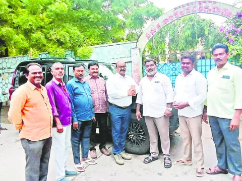 వార్డెన్‌ బదులు బినామీ వార్డెన్‌ విధులు