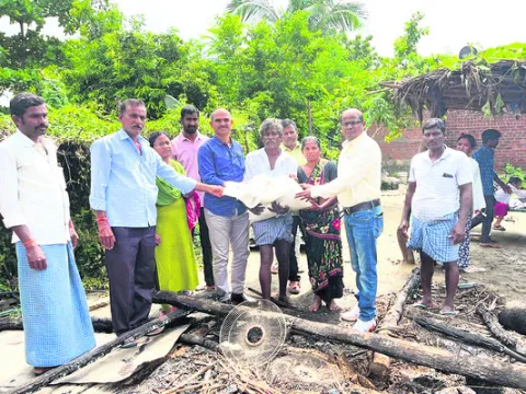 షార్ట్‌సర్క్యూట్‌తో పూరి గుడిసె దగ్ధం
