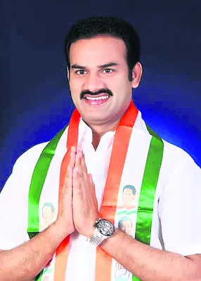 ఉదయం 9.30 గంటలకే పతాకావిష్కరణ