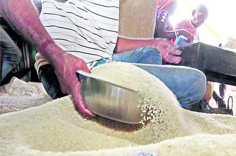 రంగంలోకి అమాత్యుడు.. దోచేస్తున్న స్నేహితుడు!
