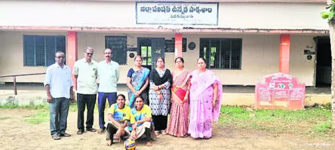 రాష్ట్ర స్థాయి వాలీబాల్‌ పోటీలకు ఎంపిక 