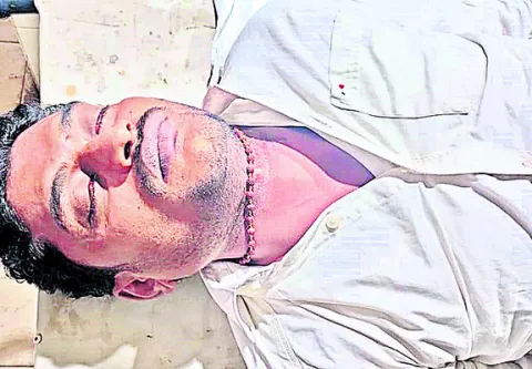 వడ్డీ వ్యాపారుల ఒత్తిళ్లు.. వ్యక్తి ఆత్మహత్య
